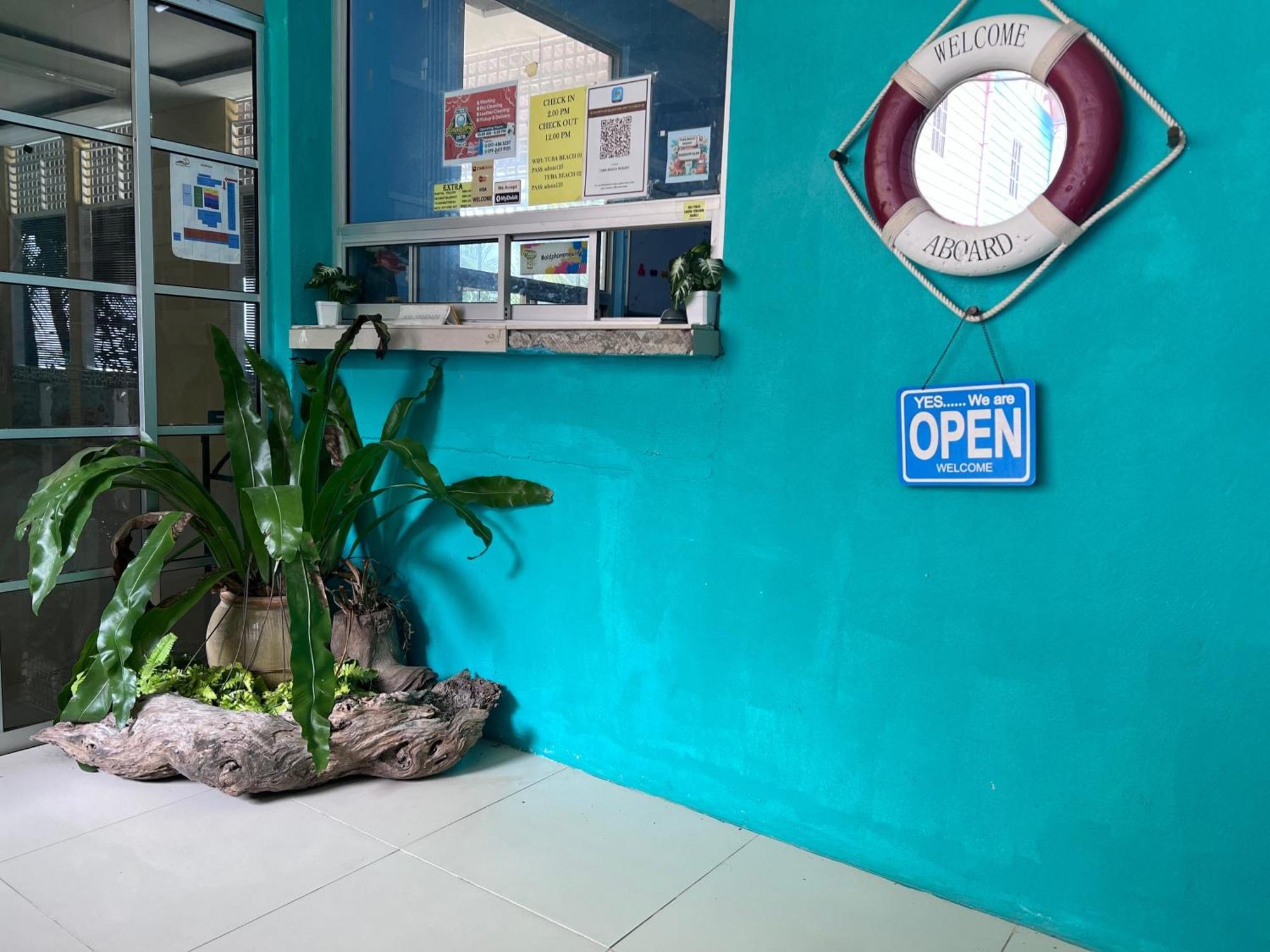 Capital O 91017 Tuba Beach Resort @ Pulau Tuba Kuah Exterior photo